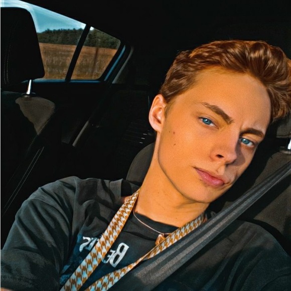 Meet your Posher, Jonathan - Picture 1 of 1